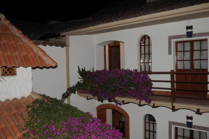 La Escondida Hostal Sucre Exterior photo